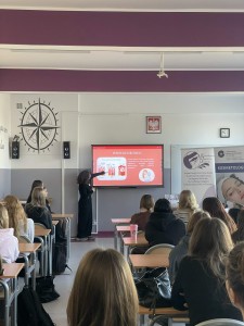 Dzień kobiet w Liceum. Kliknij, aby powiększyć zdjęcie.